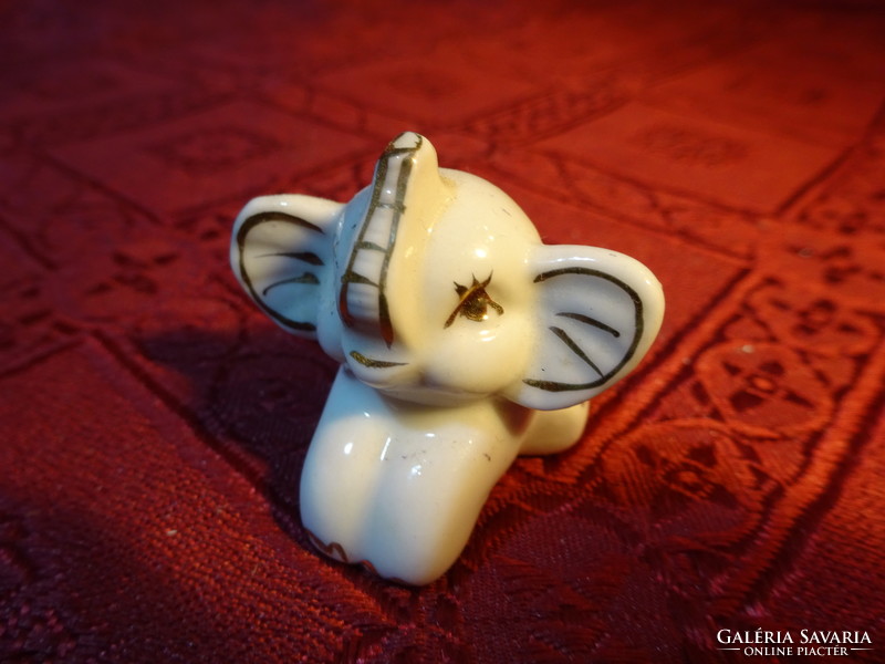 Német porcelán mini elefánt bébi, arany díszítéssel, hossza 3,5 cm. Vanneki!