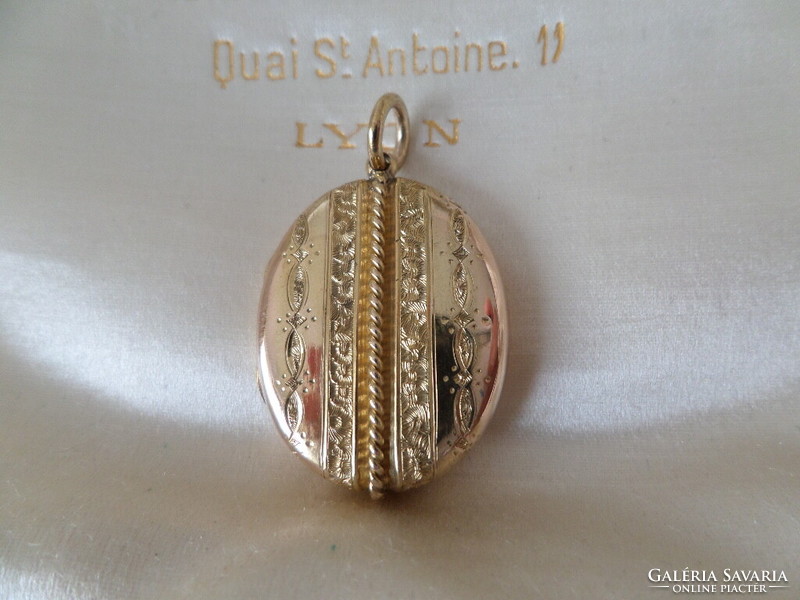 Gold photo holder pendant with elaborate engraved decoration