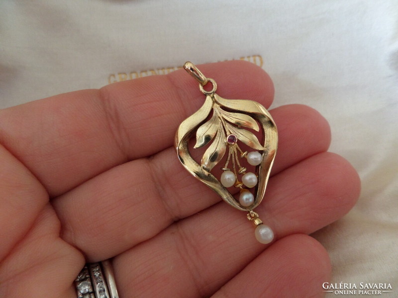 Gold large pearl pendant