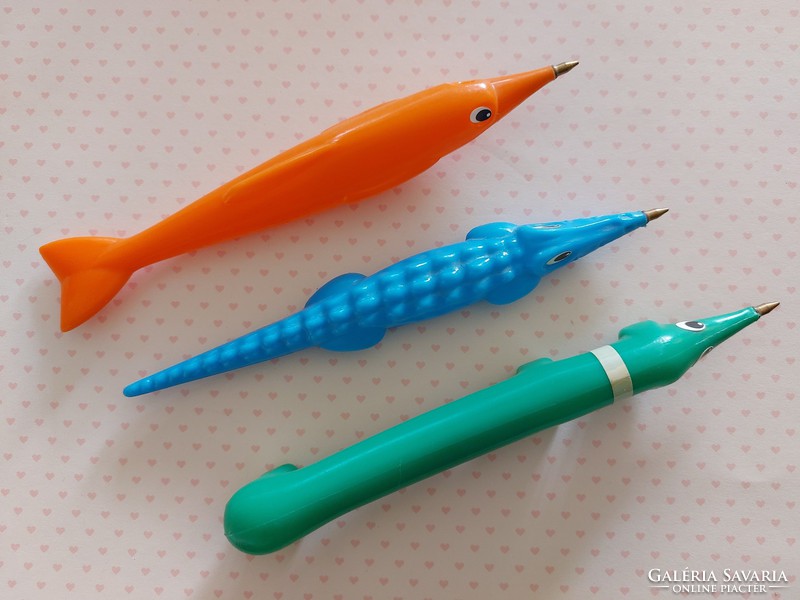 Retro állatfigurás toll krokodil tacskó delfin dekorációk