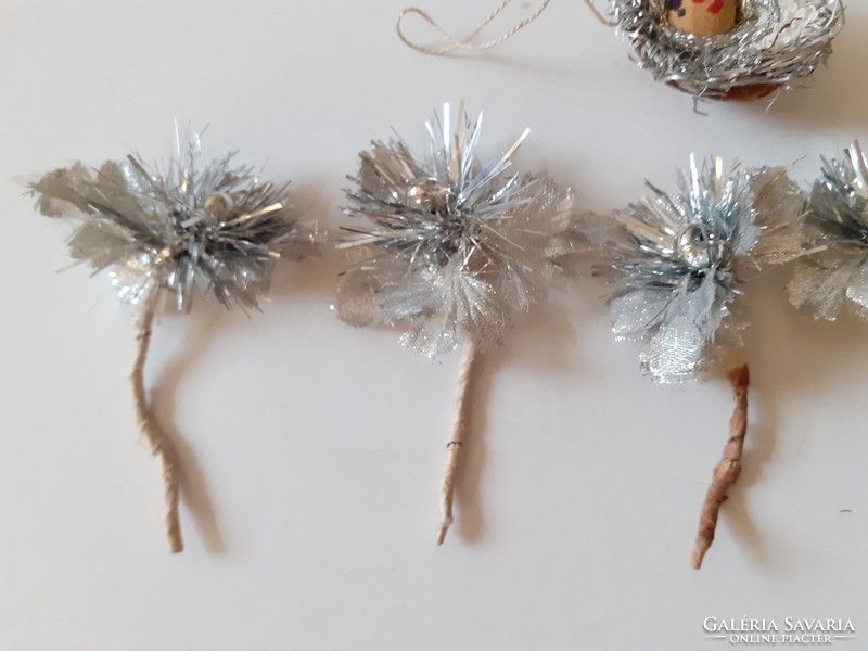 Retro 6 Christmas Silver Laminate Flowers Spelling Nutshell Cradle
