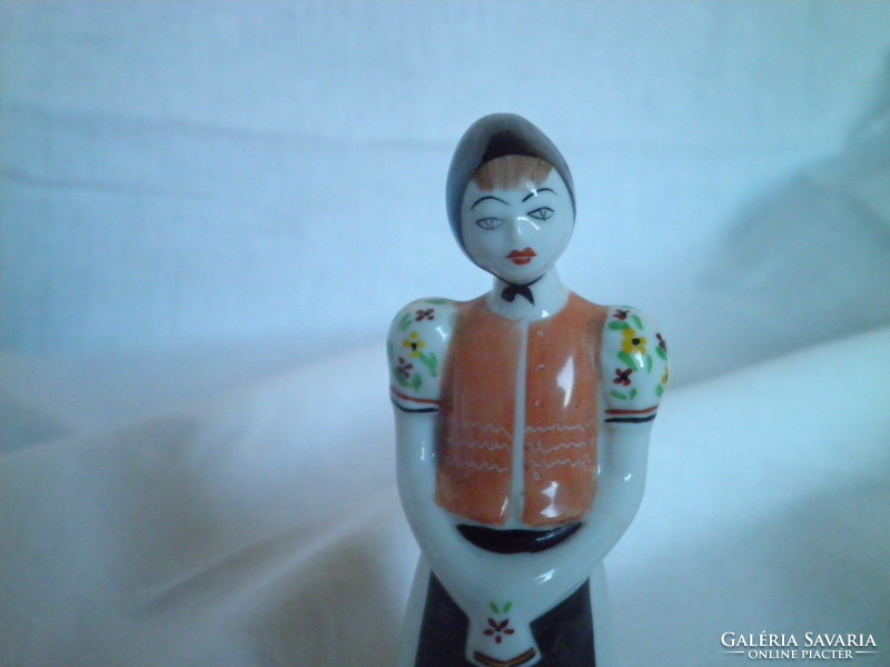 Hollóházi porcelán matyó lány figura kicsi