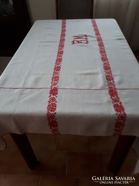 Régi házivászon asztalterítő hímzett csíkokkal, BM monogrammal