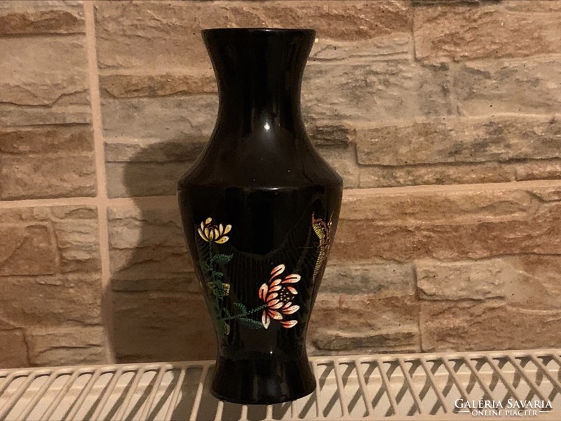 Old oriental wooden lacquer vase with flower-butterfly motif, old price tag at the bottom?