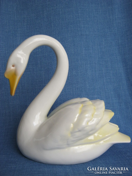 Hölóháza porcelain large swan 23 cm
