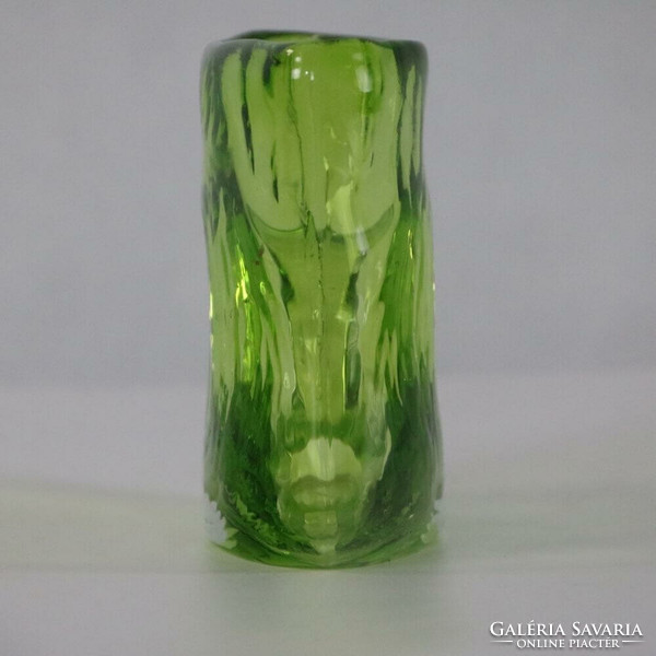 Muranoi zöld lyukas üvegváza