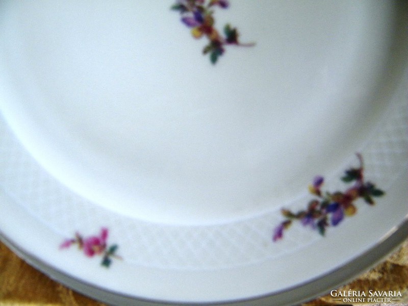 1 +3 db antik domború, virág mintás  süteményes tányérok  XX