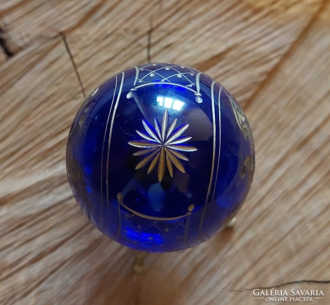 Csiszolt kristály Faberge tojás,  aranyozott sas motívummal