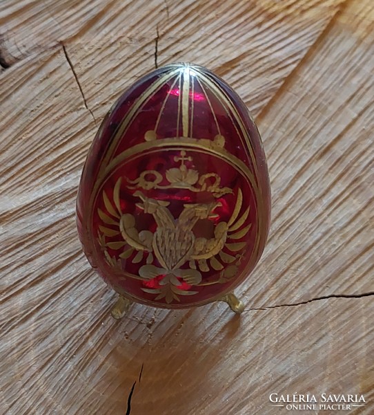 Csiszolt kristály Faberge tojás,  aranyozott sas motívummal