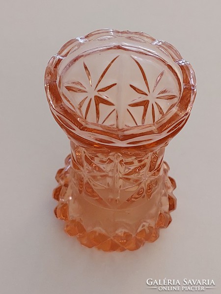 Régi üvegváza rózsaszín kis váza