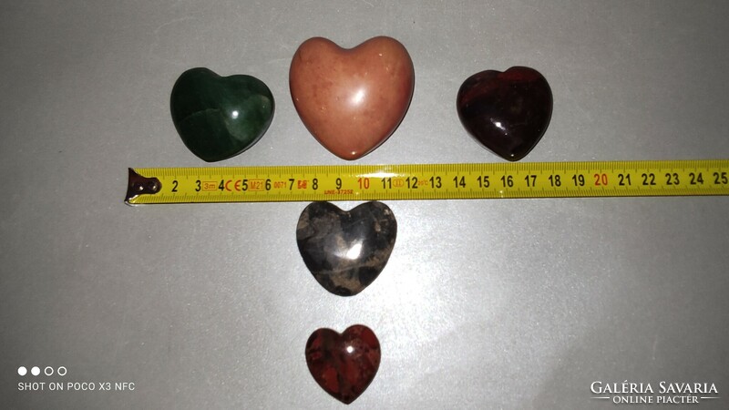 MOST ÉRDEMES VINNI! Különböző ásvány szív alakú marokkő szívecskék 5 darab ajándéknak