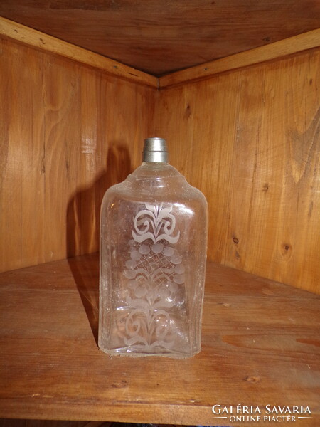 Huta Pincets bottle - half liter, flower pattern -, fitted with a tin cap