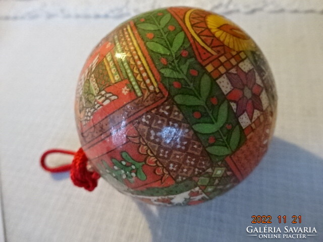 Karácsonyi gömb, műanyag, gyertyákkal díszített, átmérője 6 cm. Vanneki!