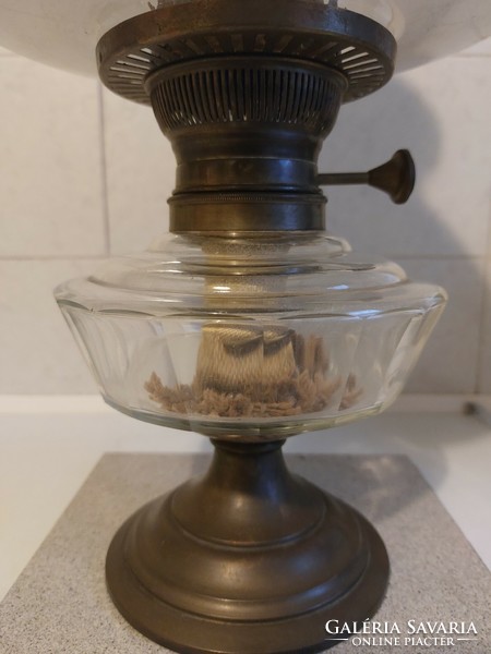20. század elején készült réz petróleum lámpa, eredeti tejüveg búrával