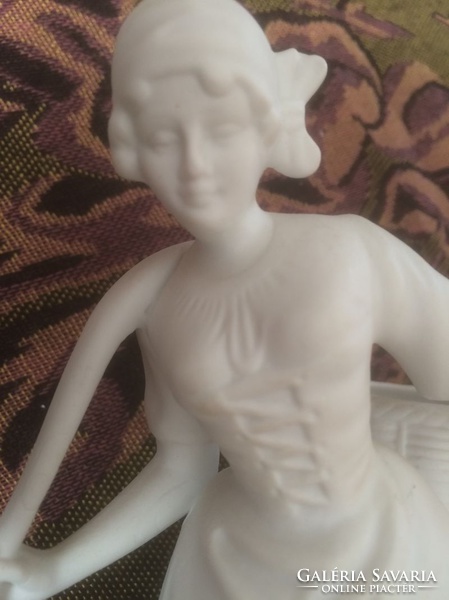 ARPO biszkvit porcelán szobor