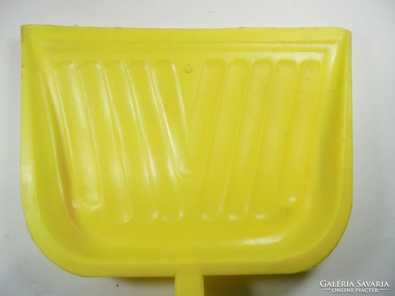 Retro plastic dustpan garbage dustpan approx. From the years 1970-1980