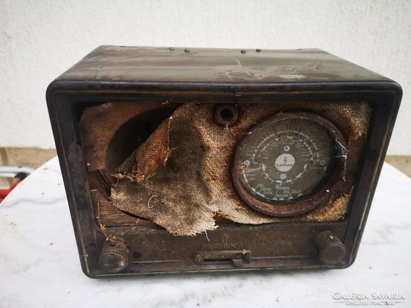 Specifically for decoration purposes, film props for theater, antique Siemens table radio for collection
