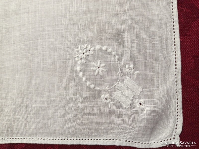 5 White embroidered handkerchiefs, 25 x 25 cm