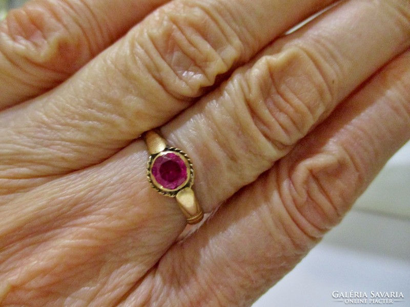 Gyönyörű antik arany gyűrű szintetikus rubin kővel akció!