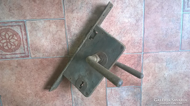 Large gate lock from the beginning of the last century, lock insert with handle.