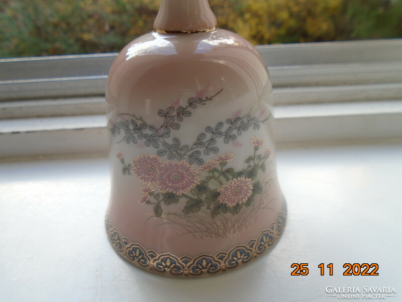 Újszerű dekoratív japán porcelán csengő rózsaszínű mázzal, aranyozott virág és lepke mintákkal
