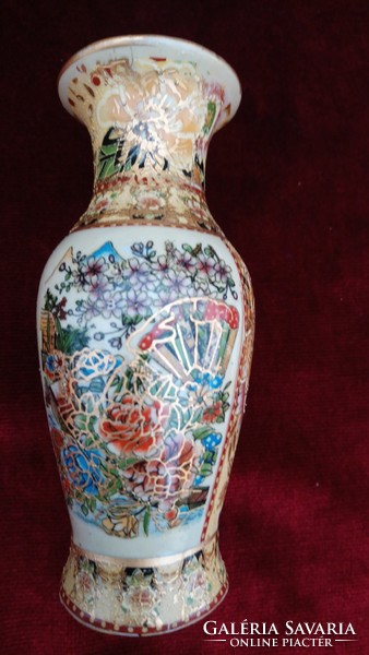 Old Chinese vase gilded in porcelain in perfect condition