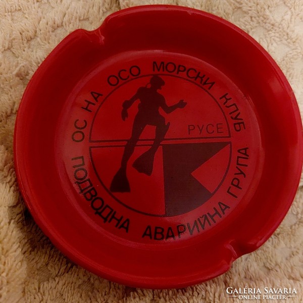Hamutál.Vízalatti vészhelyzeti csoport cirilbetűs felírattal.