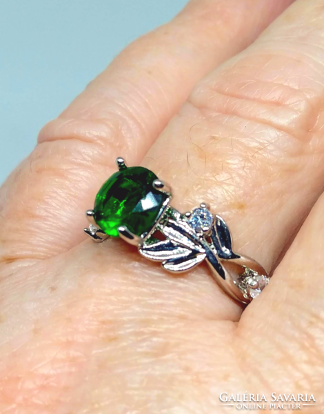925-s töltött ezüst (GF) gyűrű, smaragdzöld kristállyal