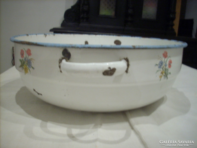 Enameled Bonyhád flower bowl