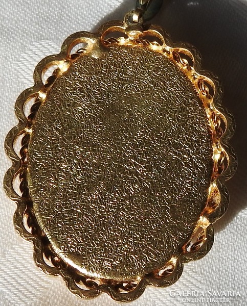 Embossed medallion coin
