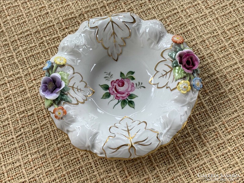 Vintage  német porcelán tálka, gyűrű tartó, plasztikus virágdíszítéssel