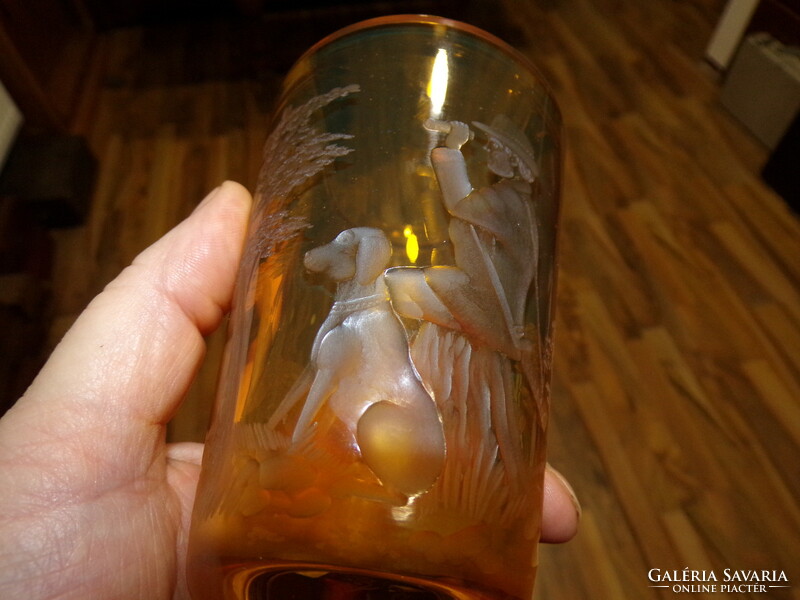 Glass goblet with a hunting scene