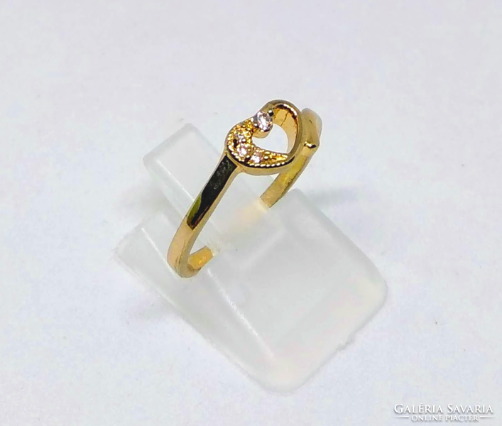Töltött arany (GF) szíves gyűrű, fehér CZ kristályokkal