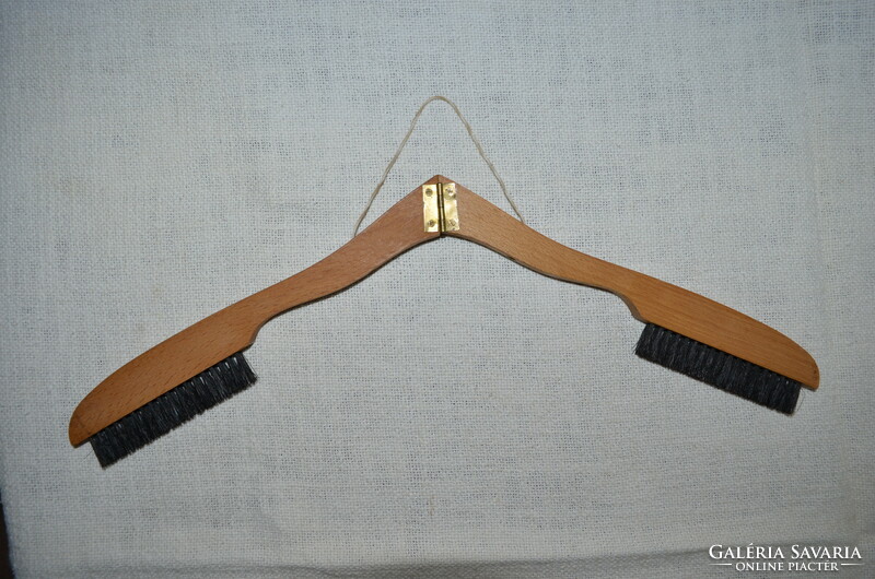 Traveling folding coat hanger with clothes brush ( dbz 0042 )
