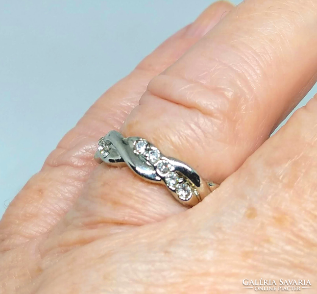925-s finomságú ezüsttel töltött (GF) gyűrű, fehér topáz kristályokkal