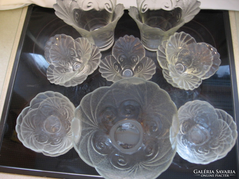 17 db-os kagyló mintájú üveg dekorációs, tálaló készlet