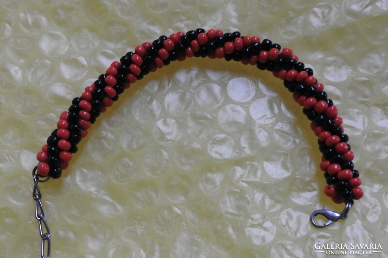 Vintage pearl bracelet - bracelet made of black - red pearls