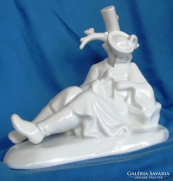 Zsolnay furulyázó juhász,porcelán szobor, jelzett, 19 cm magas,talpazat 12 x 12,5 cm.