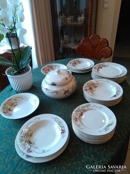 8 Personal Zsolnay spring pattern dinnerware