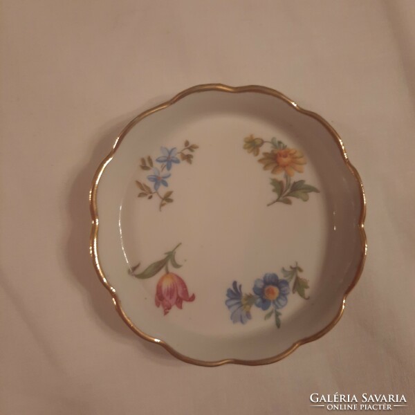 Aquincum porcelain bowl with floral pattern