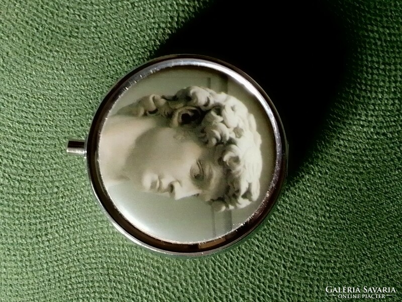 Kis kicsi kerek fedeles fém rekeszes gyógyszeres doboz szelence tároló Dávid szobor Michelangelo