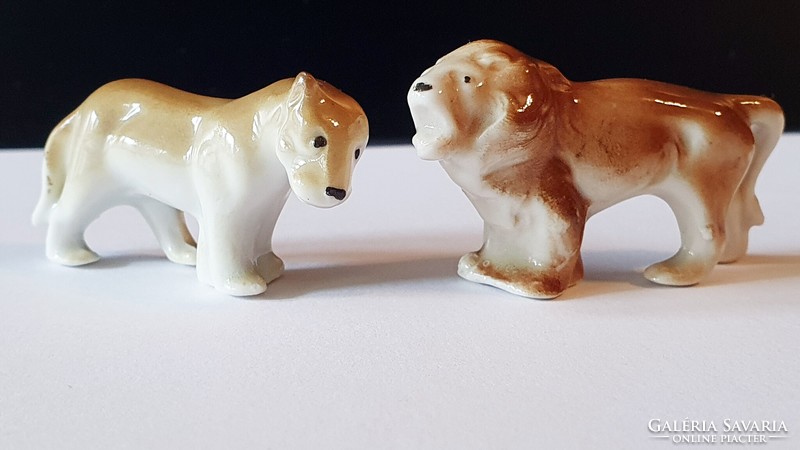 2 pcs. Mini, old porcelain. Couple of lions. 5Cm and 5.5cm. They are long.