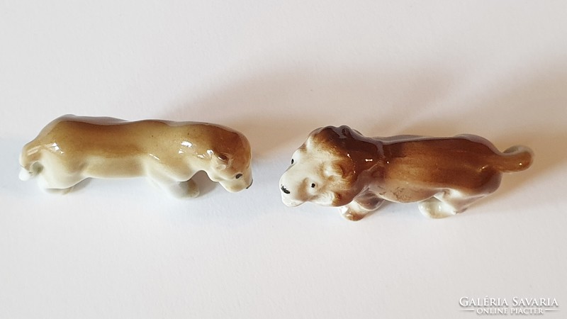 2 db. mini , régi porcelán. oroszlán pár. 5cm és 5,5cm. hosszúak.