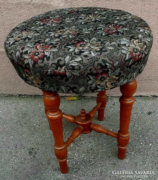 Antik Ónémet márványlapos  gyertyatartós fésülködő asztalka hozzá illő kerek gobelin mintás székkel