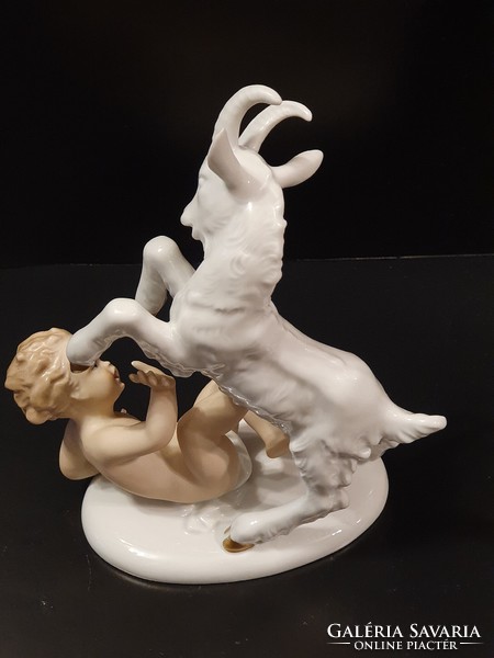 Hibátlan Wallendorf porcelán , ( szobor, figura ) . Puttó , kőszáli kecskével.