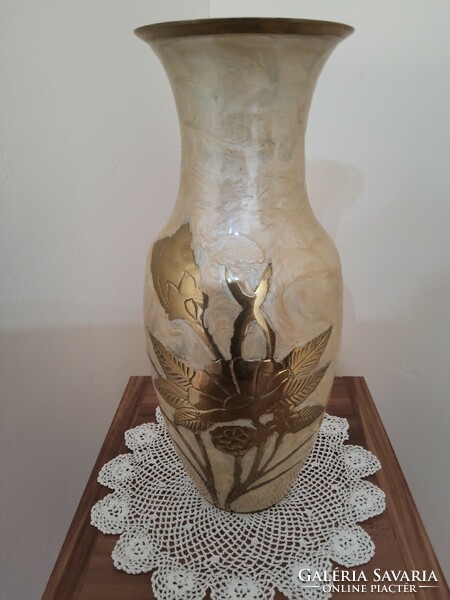 Sárgaréz dekoratív váza
