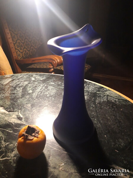 Kék, fújt üveg váza - virágkehely -26 cm