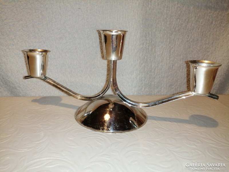 Elegáns, ezüst színű, fém, 3 ágú asztali gyertyatartó, dekoráció.