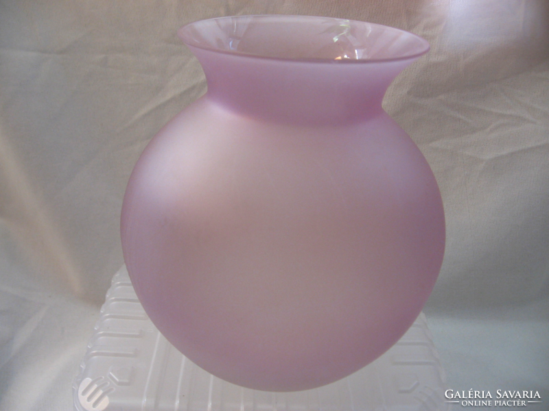 Festett virágos lilás rózsaszín üveg gömb váza