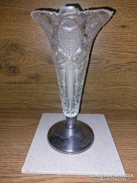 Antik metszett kristály váza, újezüst (alpakka) talppal